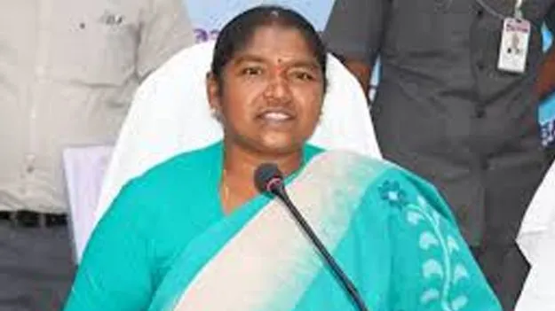 రూ. 200 కోట్లతో వర్కింగ్‌ ఉమెన్స్‌ హాస్టళ్లు: మంత్రి సీతక్క 