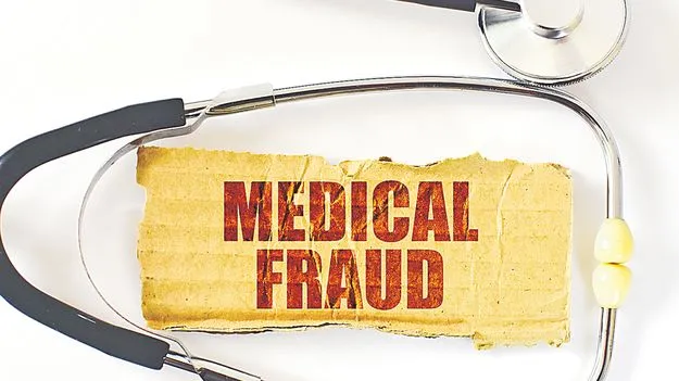 లేని వైద్యులకు నెలనెలా జీతం