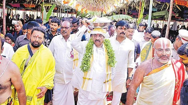 పాల్వంచ గుట్ట వెంకన్న కల్యాణం కమనీయం