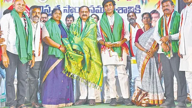 ఏజెన్సీ ప్రాంతాలపై కార్పొరేట్ల దాడి