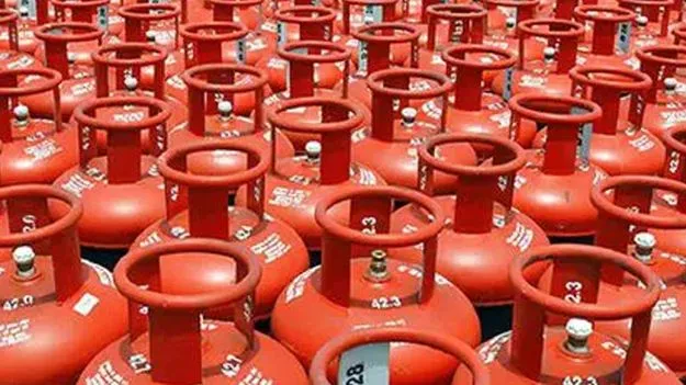 గ్యాస్‌ బుకింగ్‌ల పేరిట సైబర్‌ కేటుగాళ్ల బురిడీ!