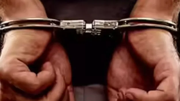 కమిషన్‌ కోసం ఖాతాలిచ్చి కటకటాల పాలు