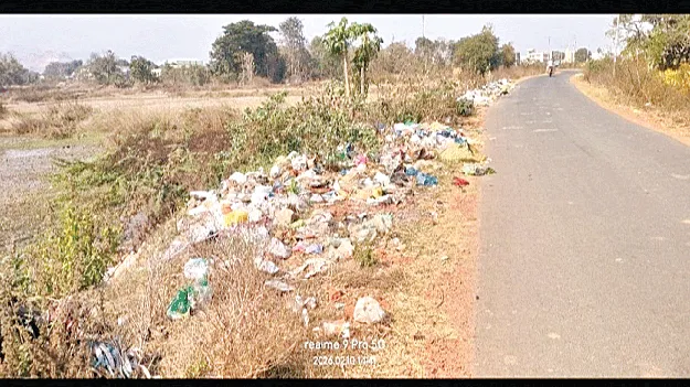 రోడ్డుపైనే చెత్త డంపింగ్‌