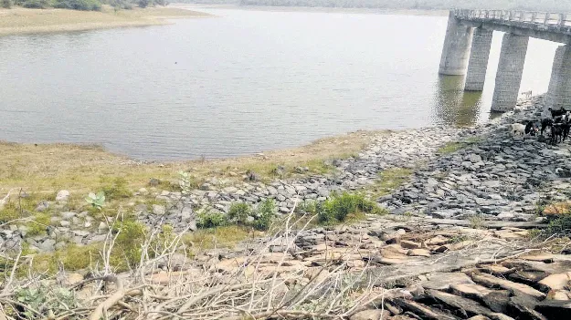 అధికారులు తెచ్చిపెట్టిన తాగునీటి ఎద్దడి