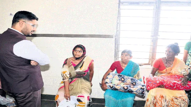 రెండు గంటలకోసారి టాయిలెట్స్‌ శుభ్రం చేయాలి