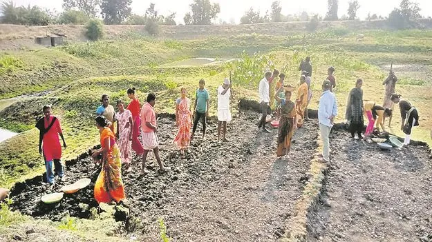 kumaram bheem asifabad- ఉపాధి కూలీలకు పనిముట్లేవి?