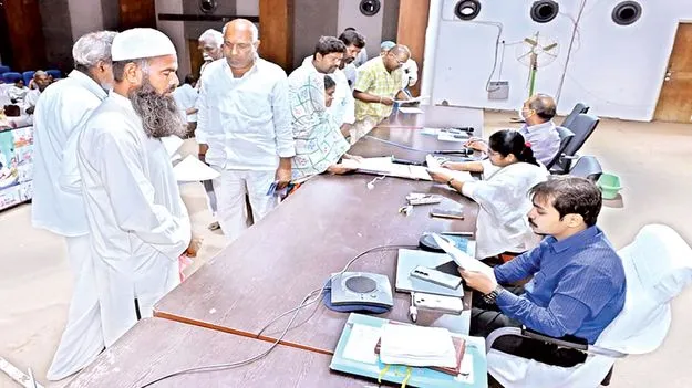 అర్జీలను త్వరగా పరిష్కరించండి 