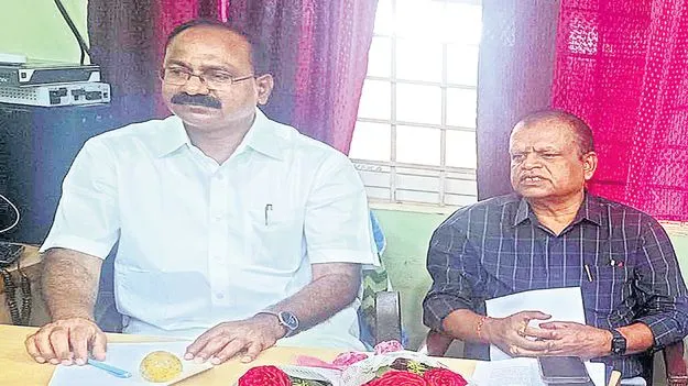 డ్వాక్రా సంఘాలకు డీసీసీబీ రుణాలు