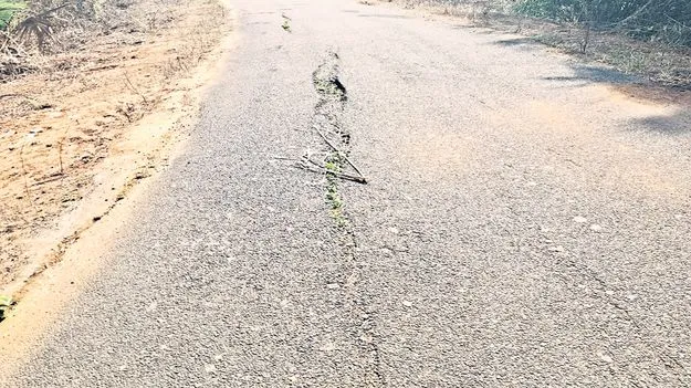 రోడ్డు నిర్మించి రెండేళ్లయినా కాలేదే!
