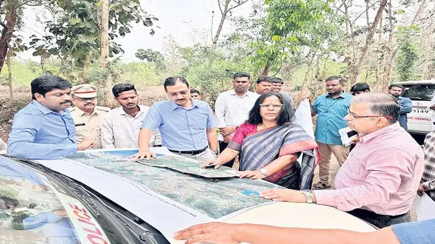 పరిశ్రమల ఏర్పాటుకు భూముల పరిశీలన