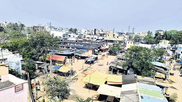 మార్కెట్‌ స్థలంలో వాణిజ్య సముదాయం