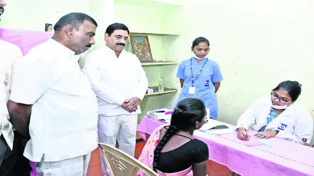 MLA: క్యాన్సర్‌ వైద్యసేవలకు సాయం