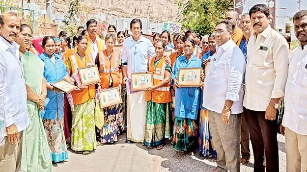 పారిశుధ్య కార్మికుల సేవలు మరువలేనివి