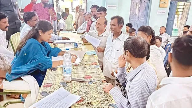 ప్రజా సమస్యలు పరిష్కరిస్తాం: ఎమ్మెల్యే