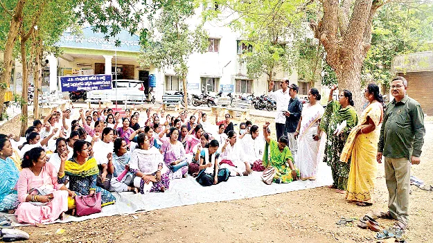 ‘హెల్త్‌ సెక్రటరీలపై పనిఒత్తిడి తగ్గించాలి’