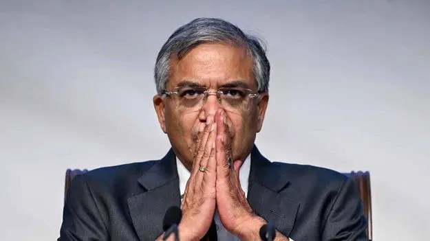 సీఈసీ అభిశంసనకు నోటీసుపై 180 మంది ఎంపీల సంతకం