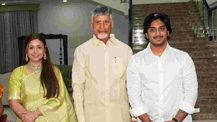 మల్లు సూర్యవిక్రమాదిత్య, సాక్షి దంపతులను ఆశీర్వదించిన సీఎం చంద్రబాబు