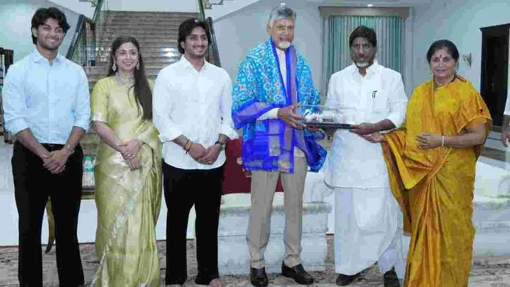 మల్లు సూర్యవిక్రమాదిత్య, సాక్షి దంపతులను ఆశీర్వదించిన సీఎం చంద్రబాబు