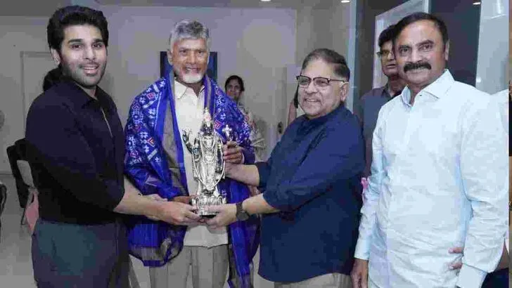 అల్లు శిరీష్, నయనిక దంపతులను ఆశీర్వదించిన సీఎం చంద్రబాబు