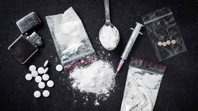 హైదరాబాద్‌లో డ్రగ్స్ కలకలం.. డ్రగ్స్ తీసుకుంటూ పట్టుపడిన సాఫ్ట్‌వేర్లు..