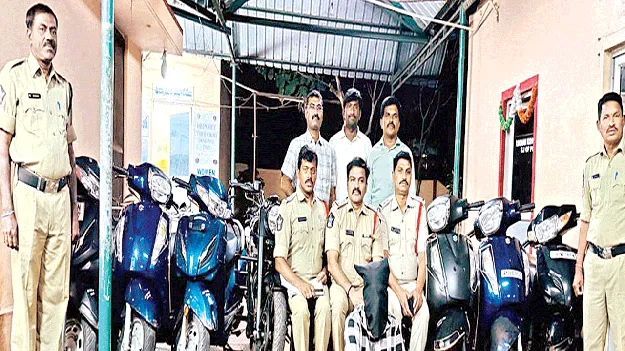 బైకు దొంగల అరెస్టు 