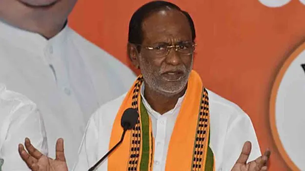 ఎమ్మెల్యేలకు క్లీన్ చిట్.. తెలంగాణకు మచ్చ: బీజేపీ ఎంపీ 