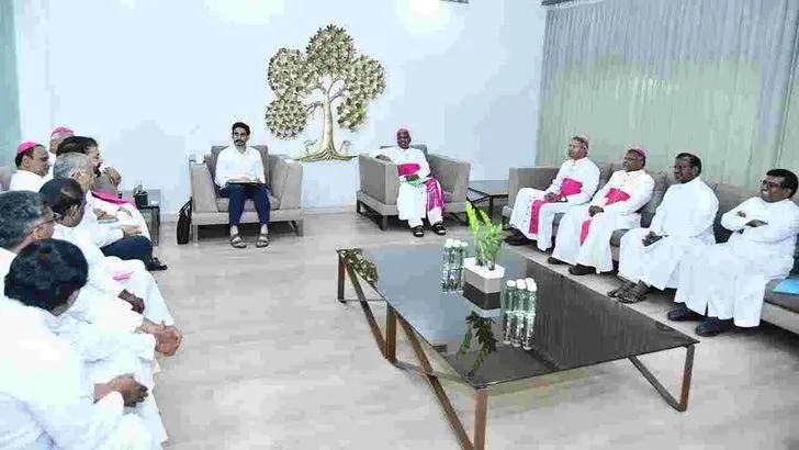 మంత్రి లోకేశ్‌తో రోమన్ క్యాథలిక్ బిషప్స్ భేటీ