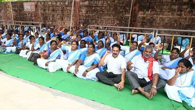 ఆశా వర్కర్లకు ఫిక్స్‌డ్‌ వేతనం రూ. 18 వేలు ఇవ్వాలి