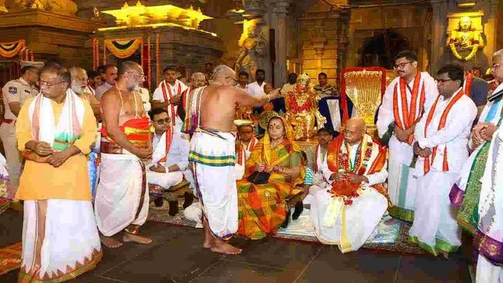 యాదగిరీశుడికి తెలంగాణ నూతన గవర్నర్ ప్రత్యేక పూజలు 