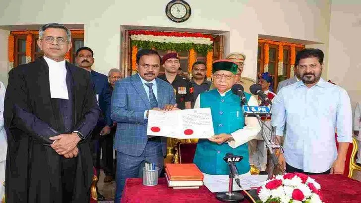 గవర్నర్‌గా ప్రమాణస్వీకారం చేసిన శివ ప్రతాప్ శుక్లా