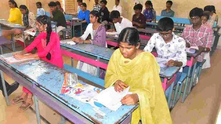 ఏపీలో ప్రారంభమైన పదవ తరగతి పరీక్షలు.. పరీక్షా కేంద్రాల దగ్గర విద్యార్థుల సందడి