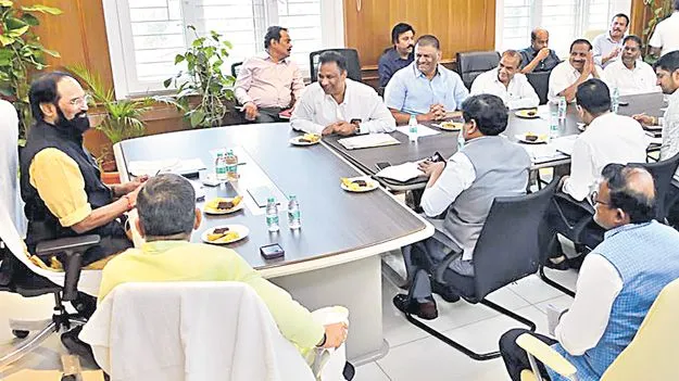 ఎల్పీజీ సిలిండర్ల స్టాక్‌ ఉంది.. ఆందోళన వద్దు 