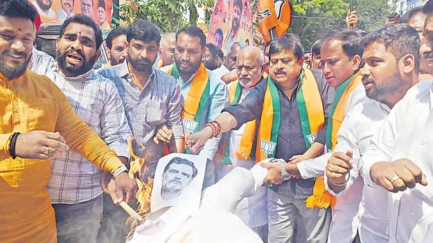 ముందు హుస్సేన్‌సాగర్‌ ప్రక్షాళన చేయండి