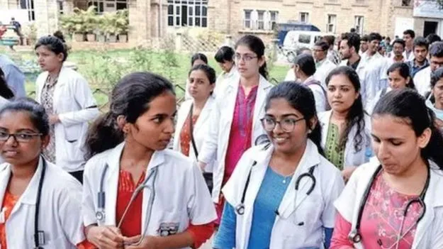 జూడాలకు స్టైపెండ్‌ ఇవ్వని.. మెడికల్‌ కాలేజీలకు రూ.కోటి ఫైన్‌