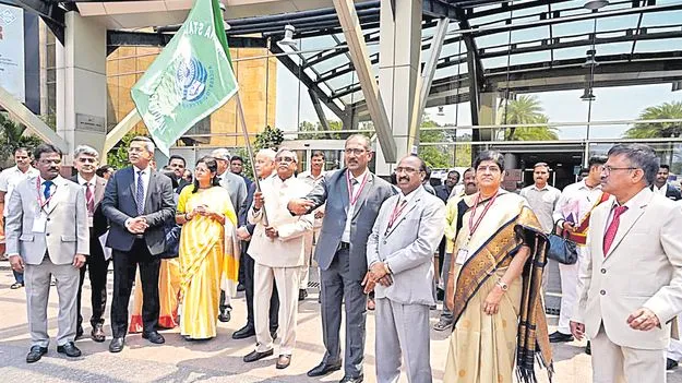 టెక్నాలజీ.. అసిస్టెంటే.. జడ్జి కావొద్దు 