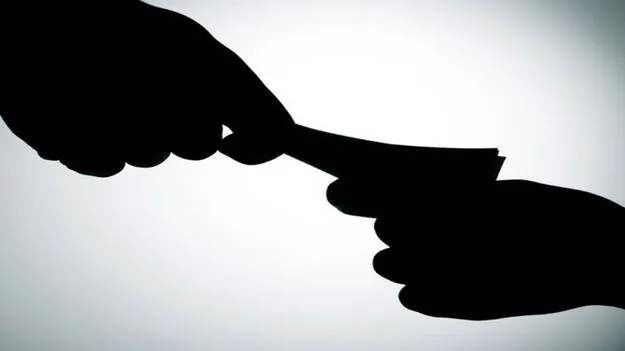 లంచాలు ఇవ్వలేక.. పదోన్నతులు కోల్పోతున్నాం