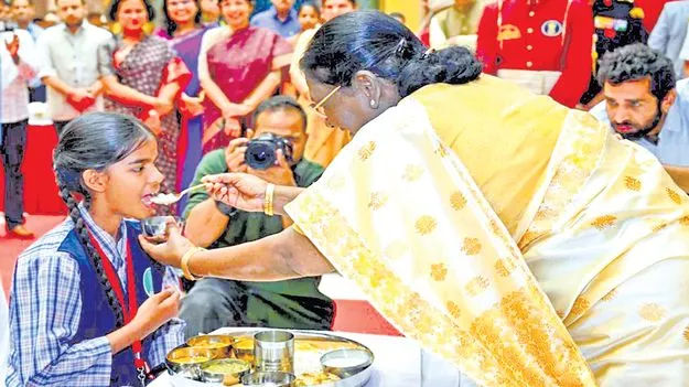 ‘అక్షయపాత్ర’లో 500 కోట్ల భోజనాలు