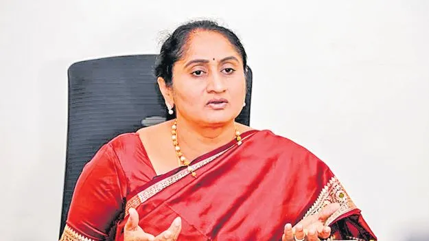 తల్లికి, చెల్లికి న్యాయం చేయలేని అసమర్థుడు జగన్‌: మంత్రి సవిత