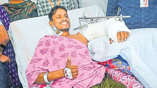 తెగిన చేతిని అతికించారు