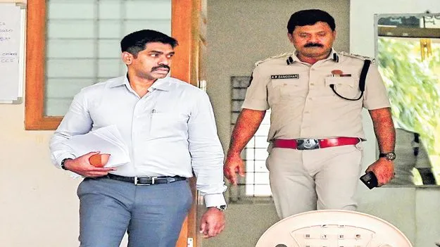 సీఐడీ ఆఫీసులో.. ఆరోజు ఏం జరిగింది?