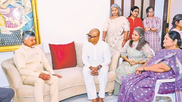 కావూరు, హెచ్‌.జె.దొర కుటుంబాలకు సీఎం చంద్రబాబు పరామర్శ
