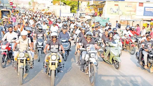 డ్రగ్స్‌ వద్దు.. హెల్మెట్‌ ముద్దు 