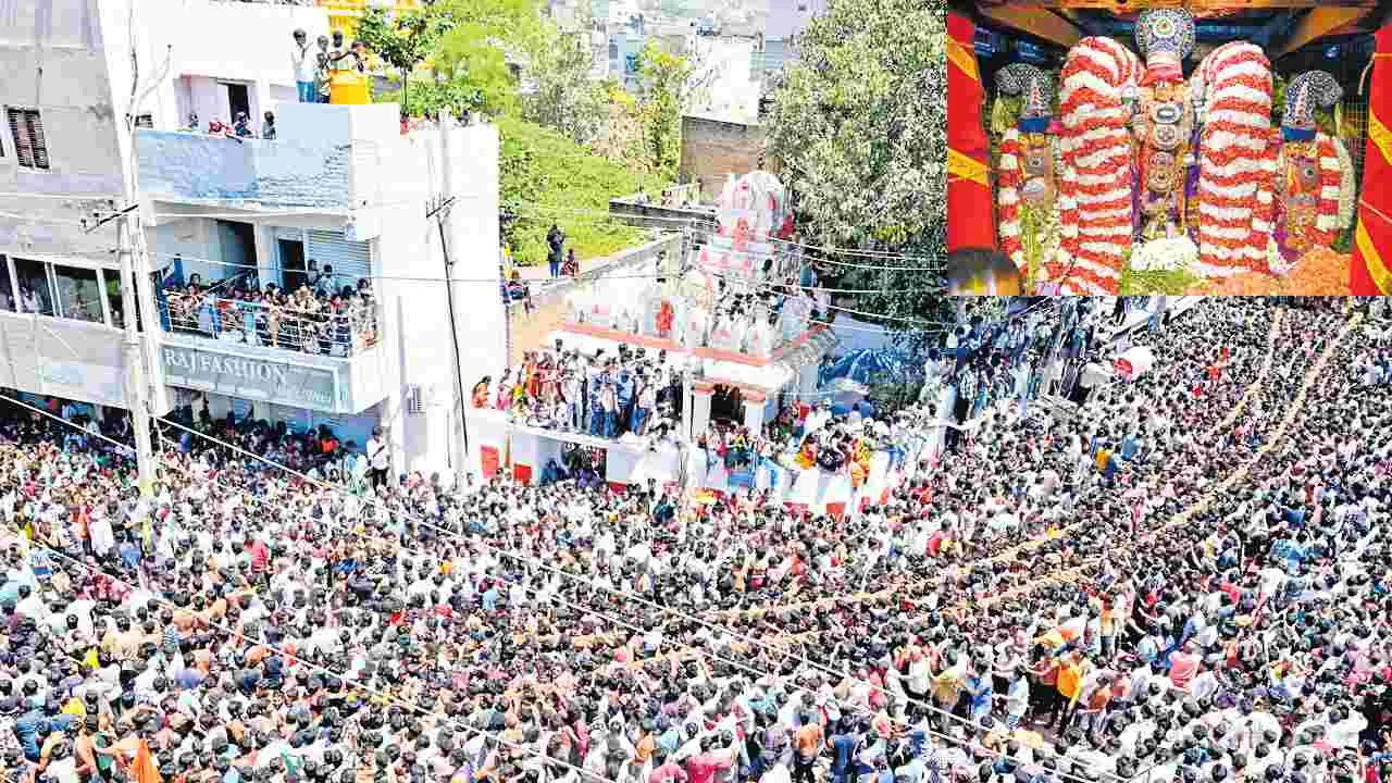 కన్నులపండువగా  ఖాద్రీశుడి రథోత్సవం