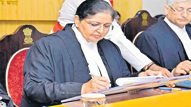 ఏపీ హైకోర్టు న్యాయమూర్తిగా జస్టిస్‌ లీసా గిల్‌ ప్రమాణం