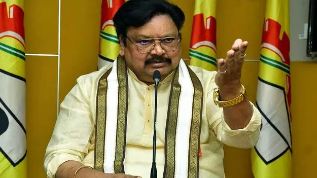 అన్ని వేళ్లూ ‘ఆయన’ వైపే: వర్ల రామయ్య