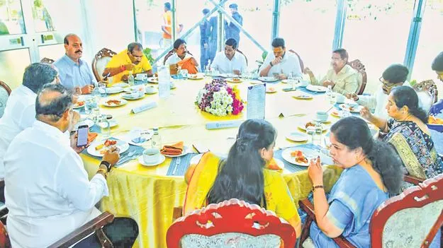 యూనివర్సిటీలు కళ తప్పాయ్‌..!