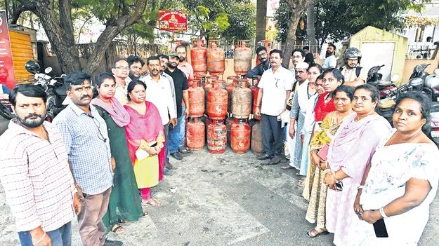 వంట గ్యాస్‌కు కటకట