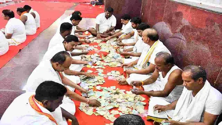 యాదగిరీశుడికి రికార్డు స్థాయిలో ఆదాయం