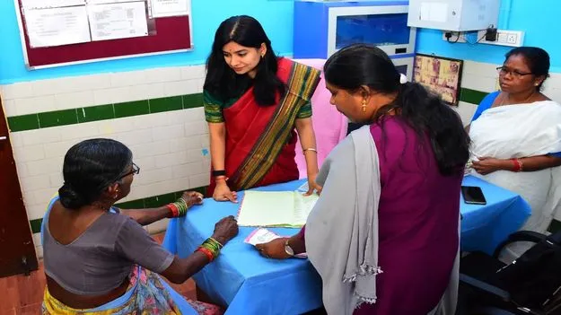 ప్రభుత్వ వైద్య సేవలను వివరించాలి 