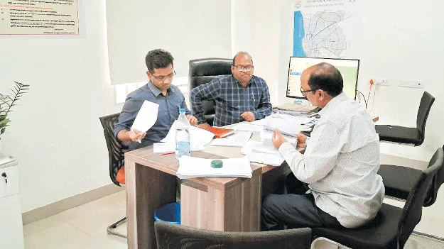 రాజమహేంద్రవరంలో ఏసీబీ సోదాలు 